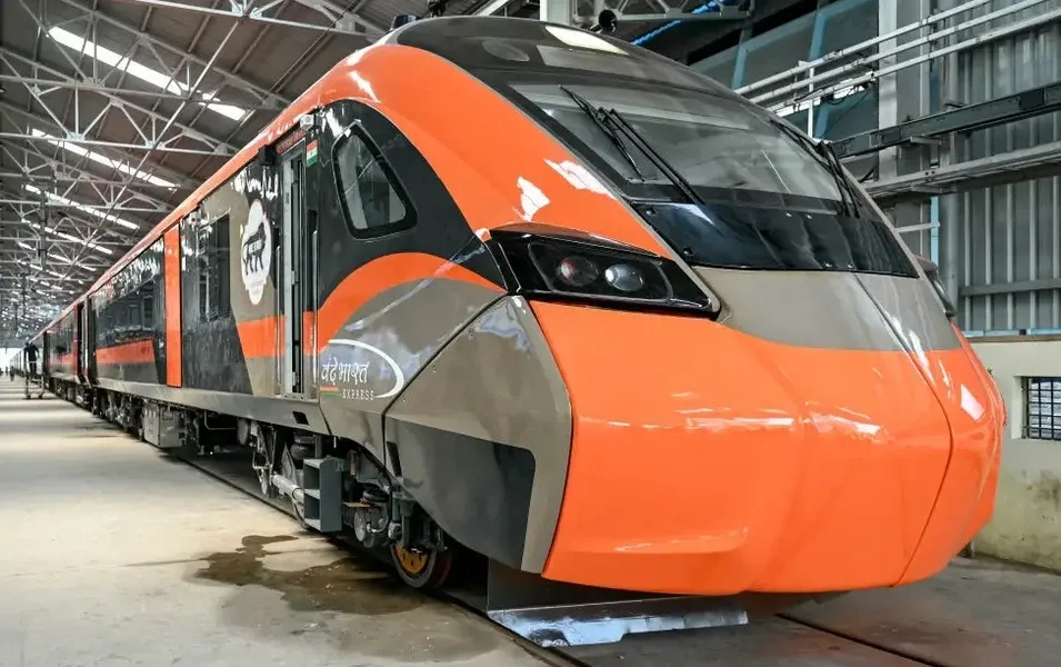 बेंगलुरु पहुंची देश की दूसरी Vande Bharat Sleeper Train: रूट, फीचर्स और लॉन्च की पूरी जानकारी!