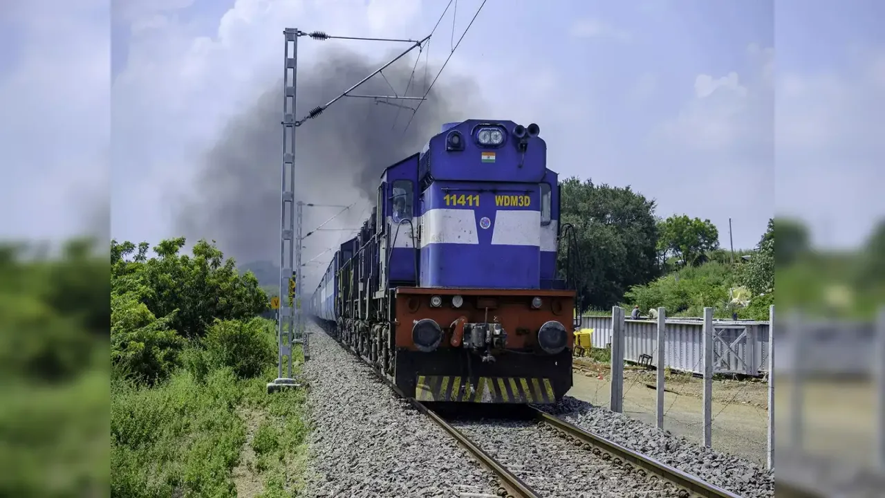 रात के ट्रेन सफर में स्टेशन मिस हुआ? अब नहीं होगी चिंता! जानें वापसी का आसान तरीका
